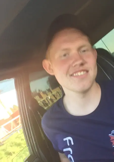 Дмитрий из Ревды, мне 24, познакомлюсь на одну ночь