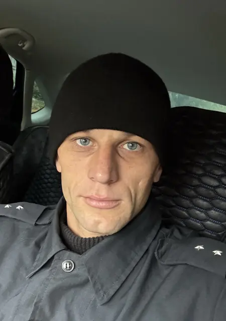 Я Алексей, 30 років з Луганська, шукаю знайомства без зобов'язань