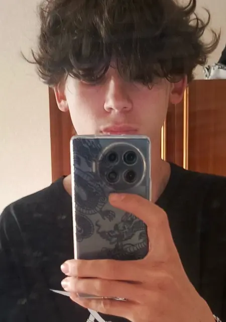 Захар из Ижевска, мне 20, познакомлюсь для открытые отношения