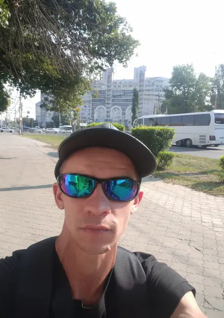 Владимир из Новохоперска, ищу на сайте знакомства на одну ночь