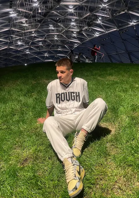 Я Артём, 19, знакомлюсь для постоянных отношений в Королеве