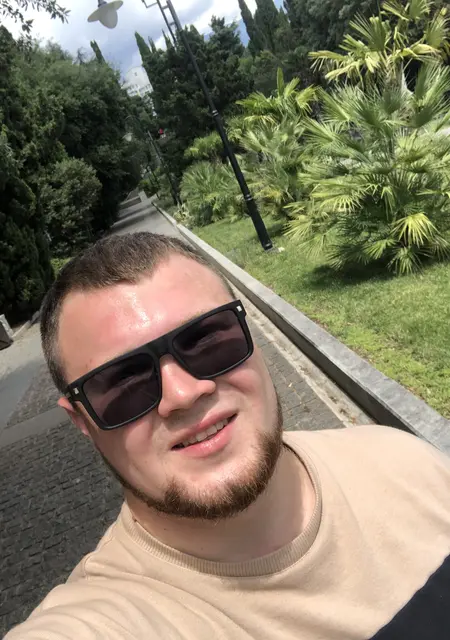 Максим из Ялты, мне 28, познакомлюсь без обязательств