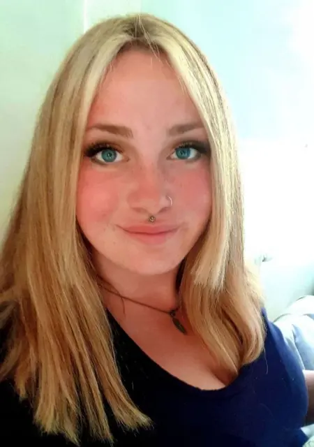 Я Emelie, 25, из Стокгольма, ищу знакомство