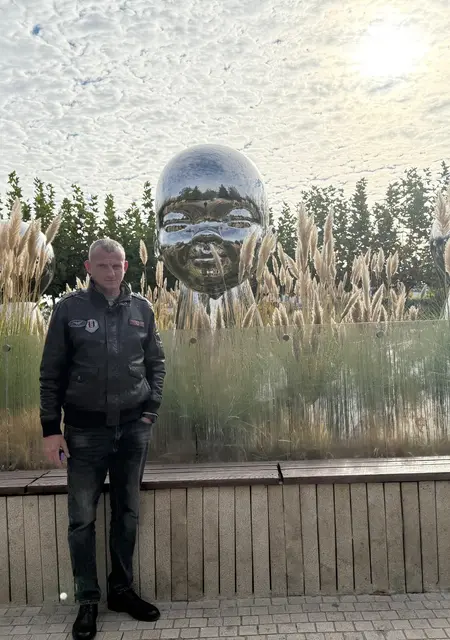 Я Иван, 40, знакомлюсь для открытые отношения в Симферополе