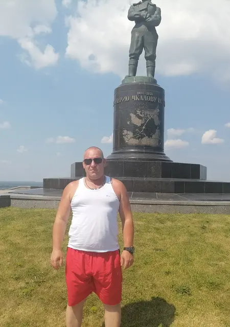 Я Виталик, 43, из Ярославля, ищу знакомства без обязательств