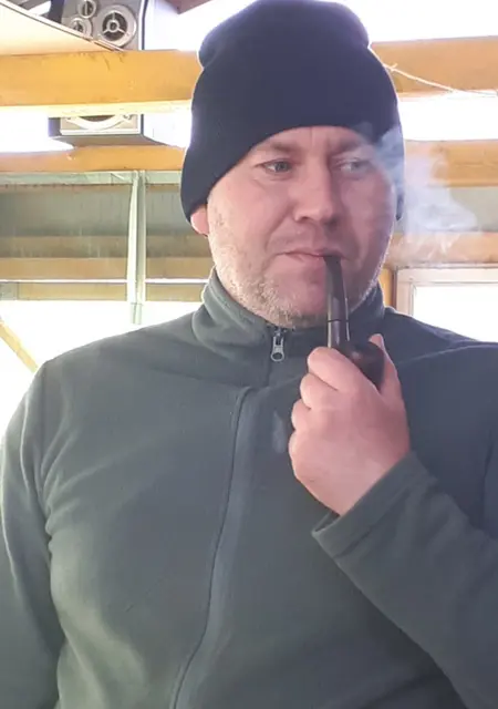 Я Vadim, 44, из Нижневартовска, ищу знакомство для приятного времяпровождения