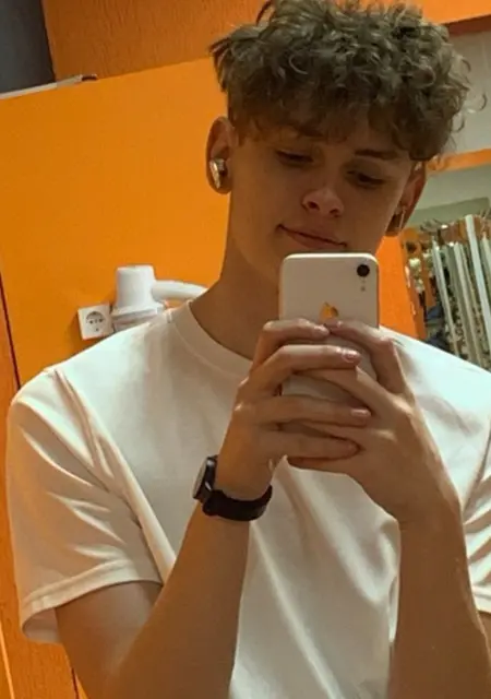 Мирослав из Белгорода, ищу на сайте открытые отношения