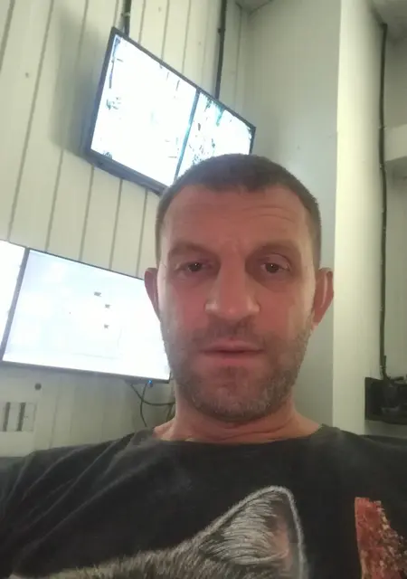 Я Саша, 42, знакомлюсь на одну ночь в Воронеже