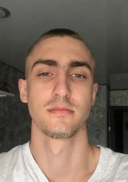 Влад из Шадринска, мне 23, познакомлюсь для общения