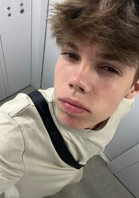 Даня из Саратова, ищу на сайте знакомства на одну ночь