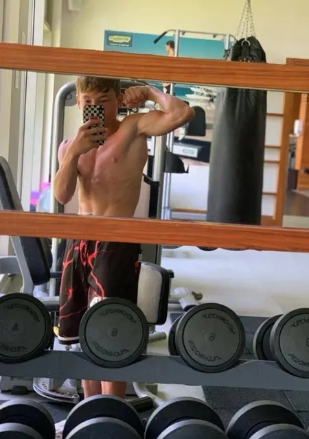 Саша из Лениногорска, мне 23, познакомлюсь на одну ночь