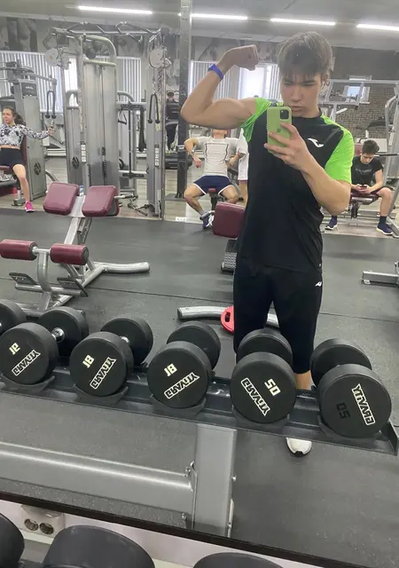 Я Дамир, 20, из Улан-Удэ, ищу знакомство для общения