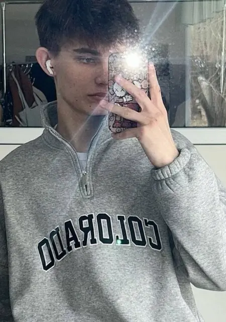 Я Саша, 18, знакомлюсь для вирта в Пушкине