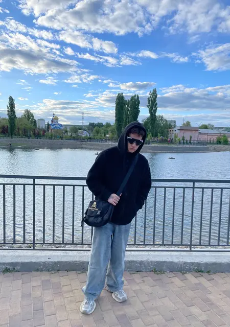 Я Максим, 19, из Саратова, ищу знакомства без обязательств