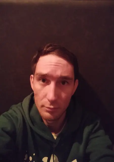 Илья из Кирова, ищу на сайте знакомства на одну ночь