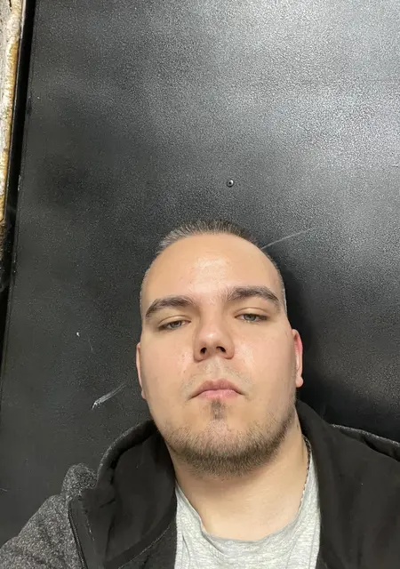 Я Дмитрий, 27, из Южно-Сахалинска, ищу знакомство для приятного времяпровождения