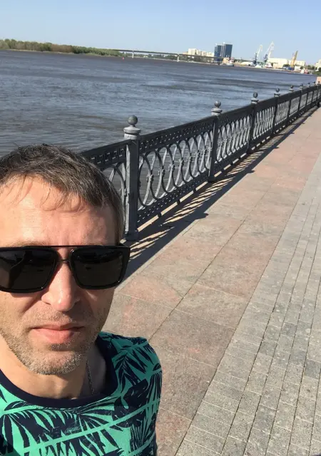 Я Александр, 43, из Астрахани, ищу знакомство для приятного времяпровождения