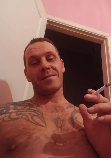 Я Артём, 42, из Стрежевого, ищу знакомства на одну ночь