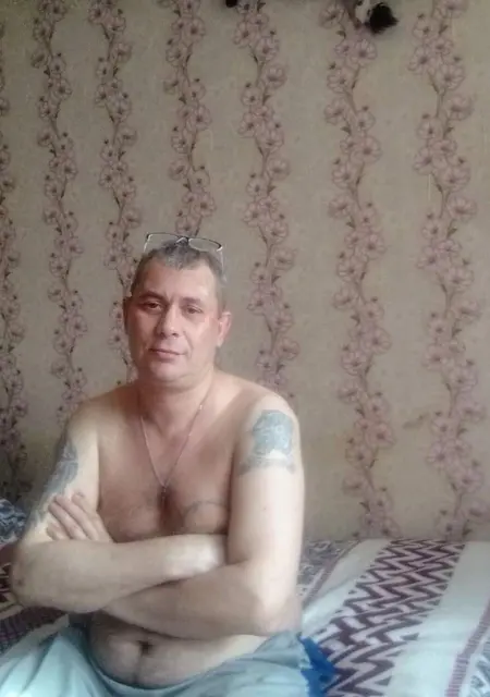 Денис из Чусового, мне 46, познакомлюсь без обязательств