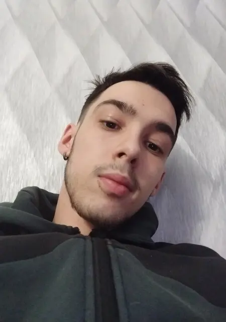 Семён из Твери, мне 19, познакомлюсь на одну ночь