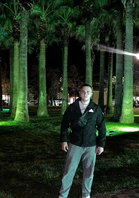 Я Владислав, 22, из Москвы, ищу знакомство для постоянных отношений
