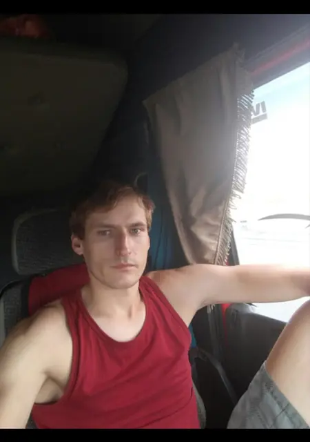 Владислав из Борисоглебска, ищу на сайте знакомства на одну ночь