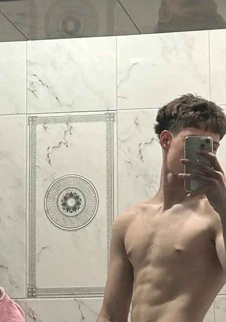 Я Иван, 18, из Перми, ищу знакомства без обязательств