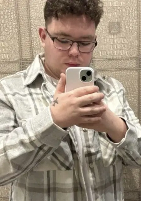 Я Данил, 20, из Тюмени, ищу знакомство для постоянных отношений